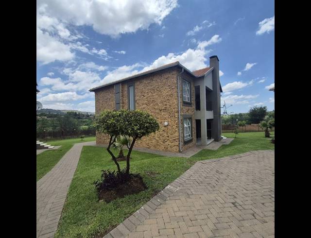 2 BEDROOM APARTMENT FOR SALE IN WILGEHEUWEL